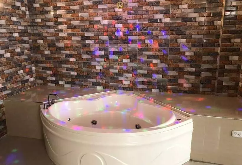 Hotelli El Monarca Suite