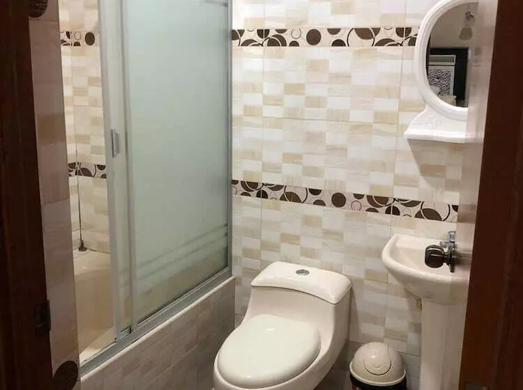 Hotelli El Monarca Suite