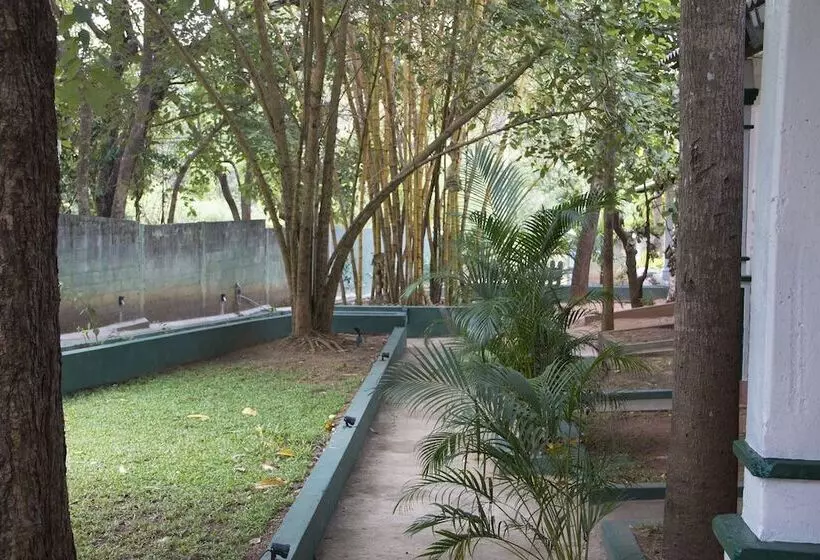 ホテル Thuruliya Lodge Habarana