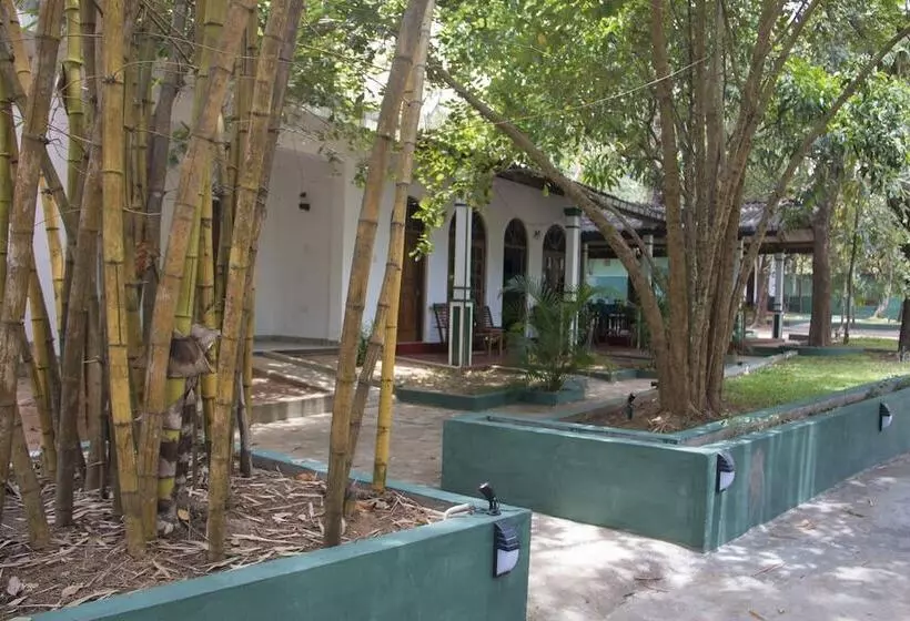 ホテル Thuruliya Lodge Habarana