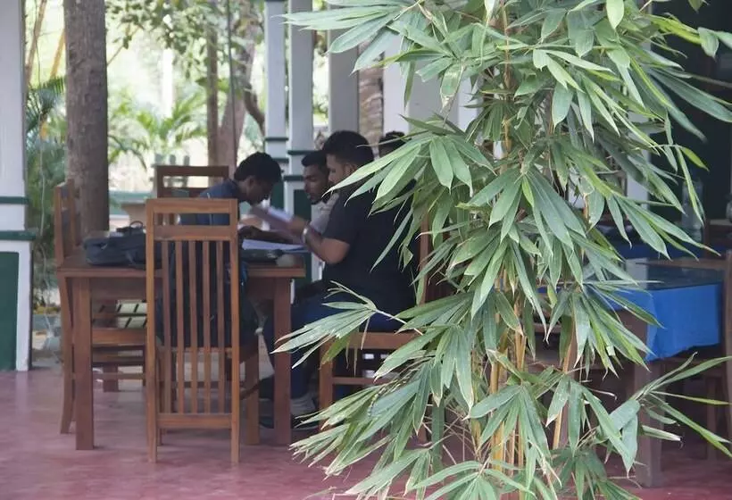 ホテル Thuruliya Lodge Habarana