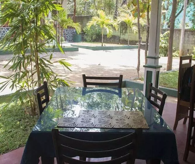ホテル Thuruliya Lodge Habarana