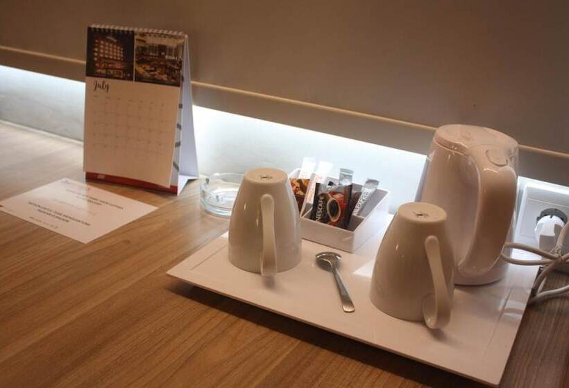 ホテル Zuri Express Jimbaran