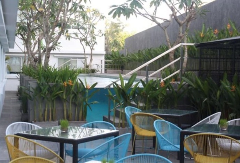 ホテル Zuri Express Jimbaran