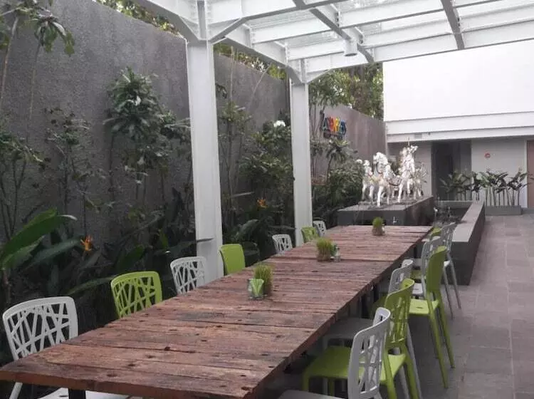 Hotelli Zuri Express Jimbaran