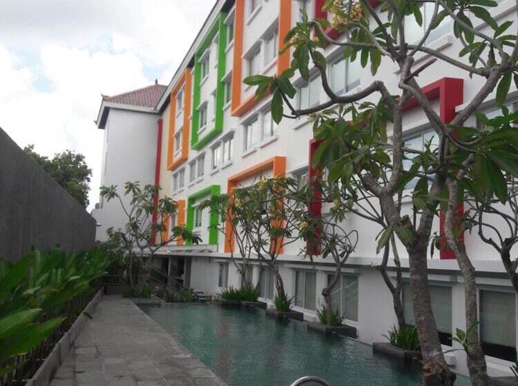 ホテル Zuri Express Jimbaran