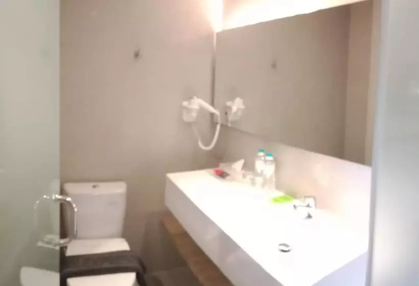 Hotelli Zuri Express Jimbaran