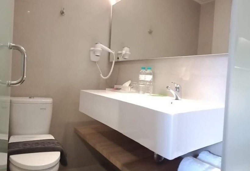 ホテル Zuri Express Jimbaran