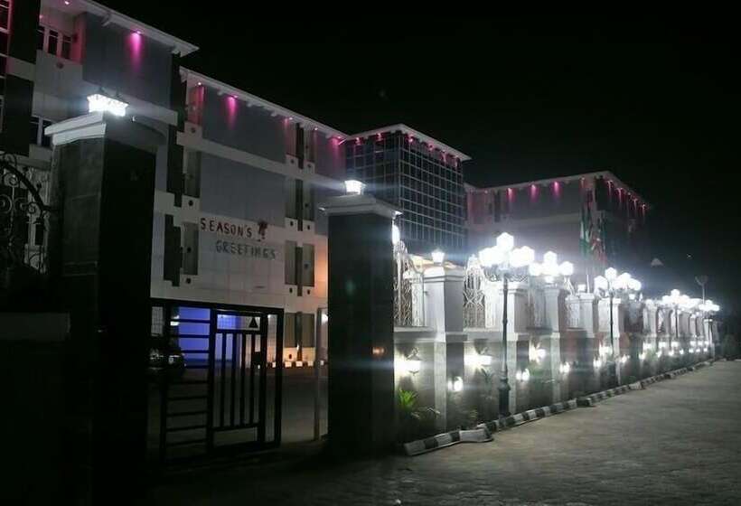 Titanic View Hotel & Suites