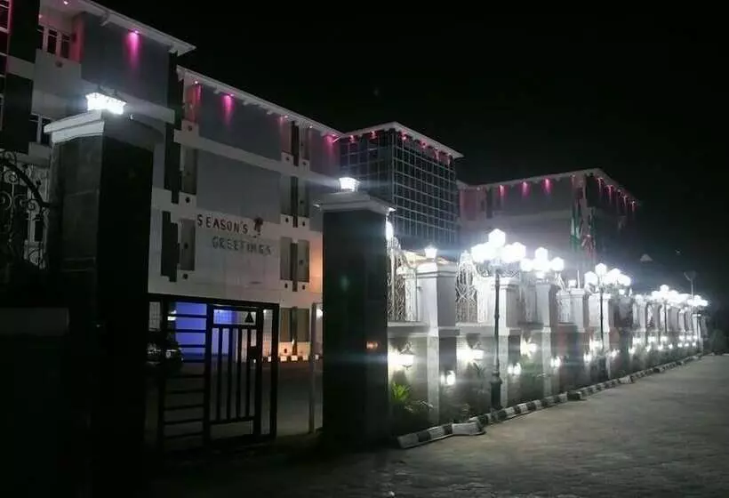 Titanic View Hotel & Suites