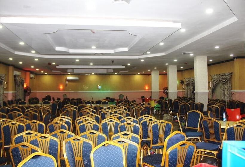 Titanic View Hotel & Suites