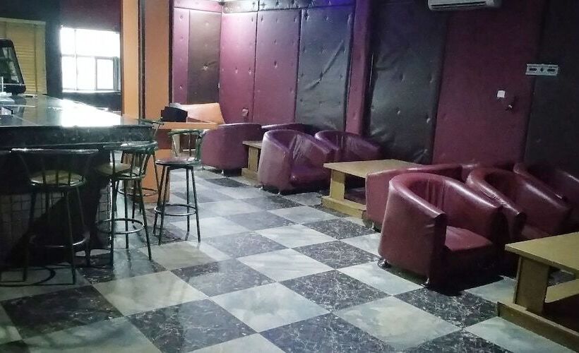 Titanic View Hotel & Suites