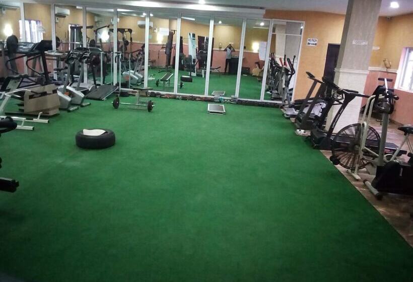 Titanic View Hotel & Suites