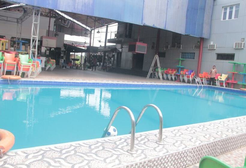 Titanic View Hotel & Suites