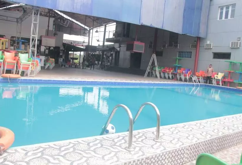 Titanic View Hotel & Suites