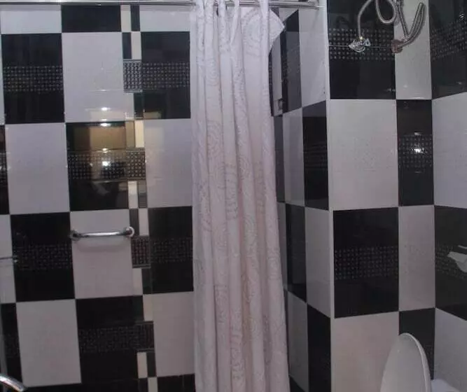 Titanic View Hotel & Suites