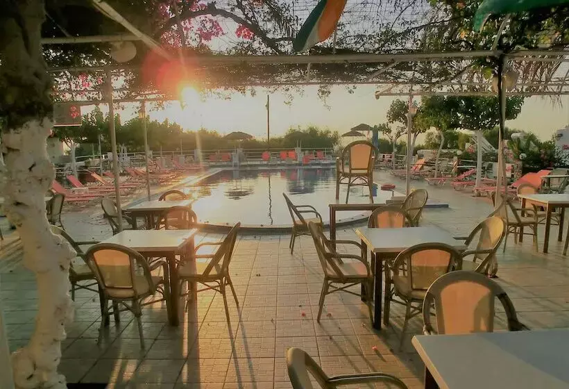 هتل Santorini Camping Rooms