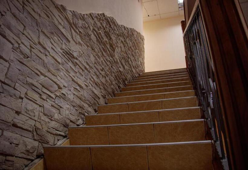 هاستل Arcobaleno Home