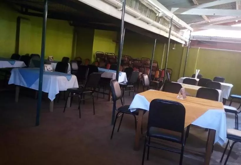 هتل Country Inn Masindi