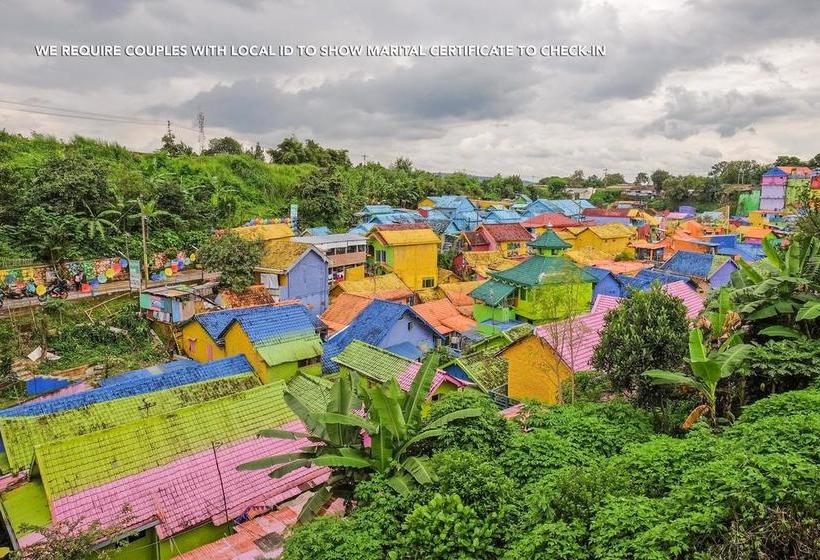 בית מלון כפרי Zen Rooms Near Stasiun Kota Baru