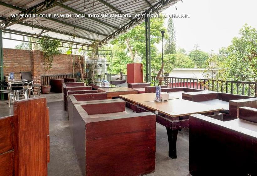 בית מלון כפרי Zen Rooms Near Stasiun Kota Baru