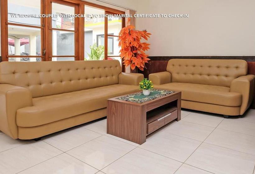 בית מלון כפרי Zen Rooms Near Stasiun Kota Baru