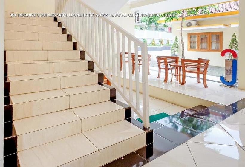 בית מלון כפרי Zen Rooms Near Stasiun Kota Baru