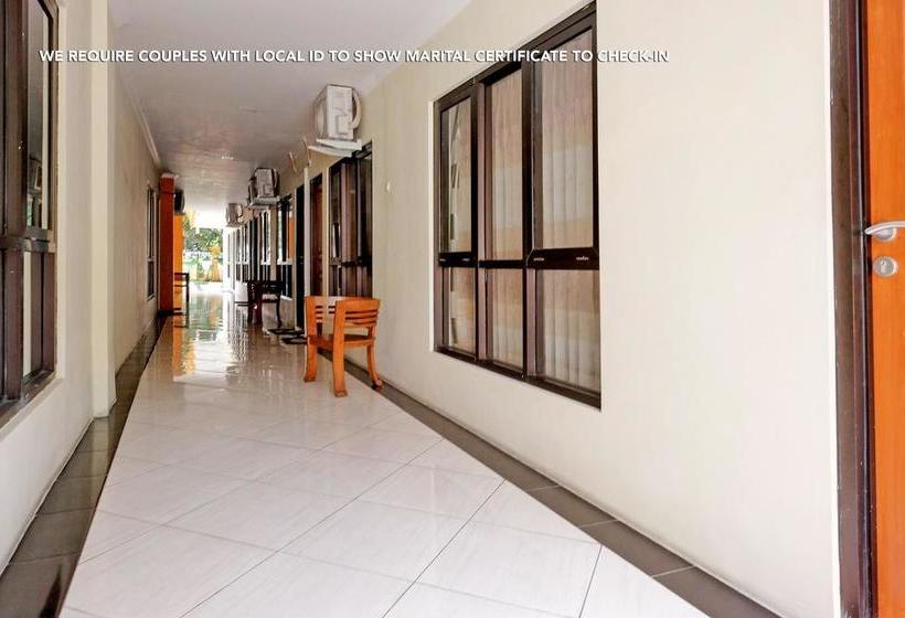 בית מלון כפרי Zen Rooms Near Stasiun Kota Baru