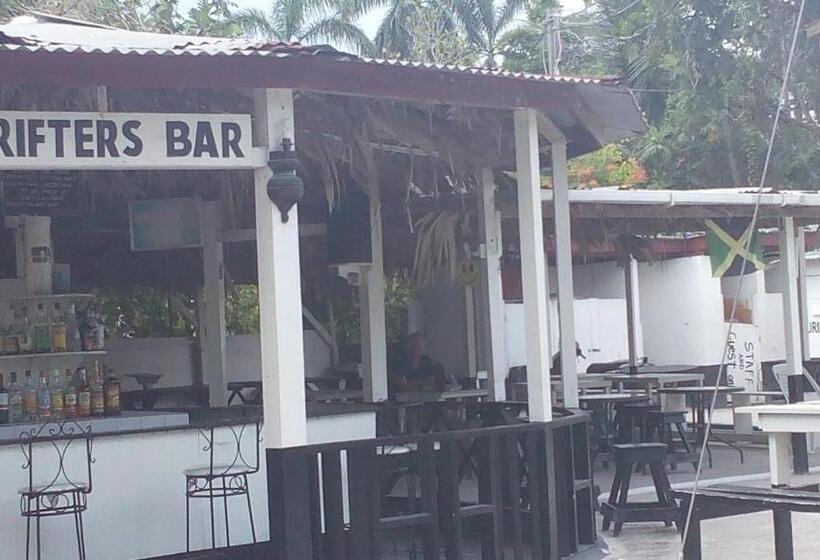 هاستل Drifters@one Mile