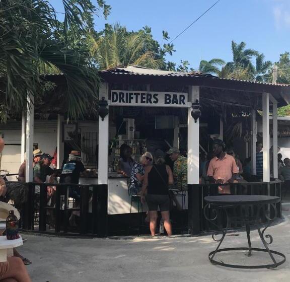 هاستل Drifters@one Mile