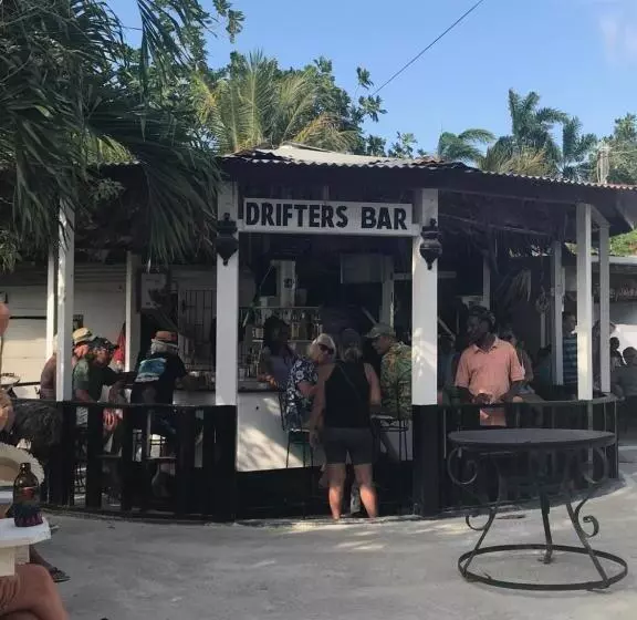 هاستل Drifters@one Mile