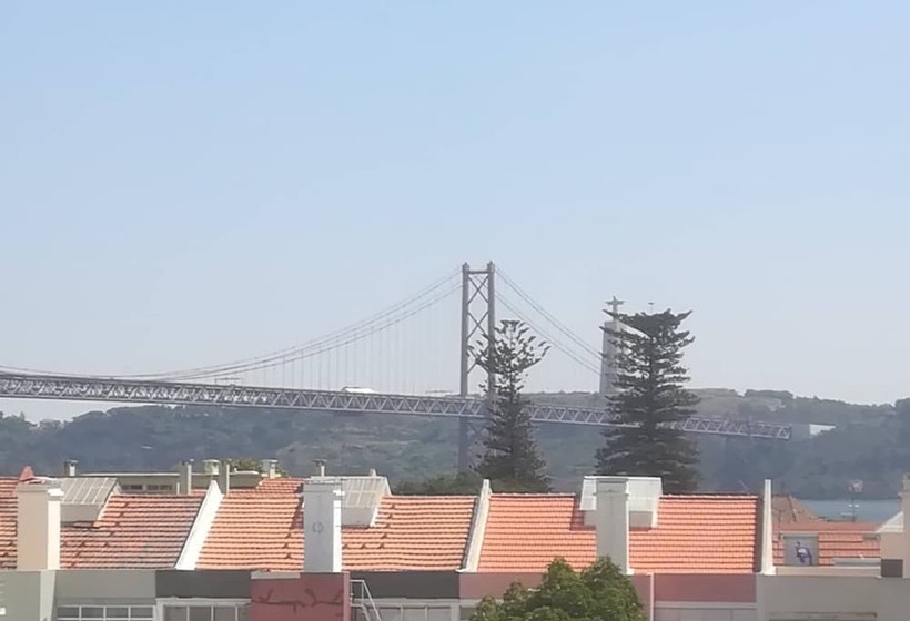 هاستل The Bridge