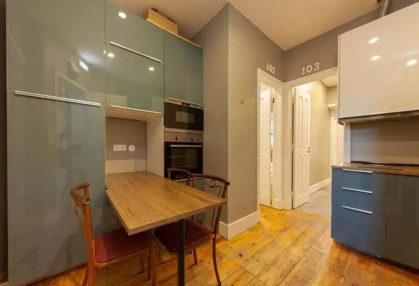 هاستل The Bridge