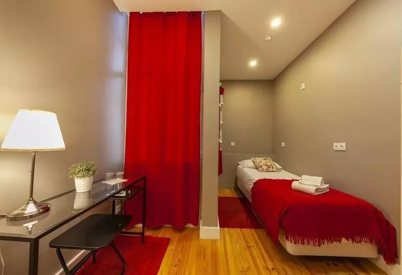 هاستل The Bridge