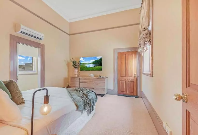 Nocleg ze śniadaniem Clocktower Suites