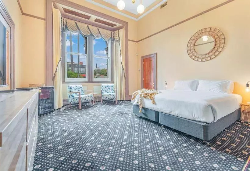 Nocleg ze śniadaniem Clocktower Suites