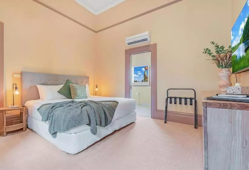 Nocleg ze śniadaniem Clocktower Suites