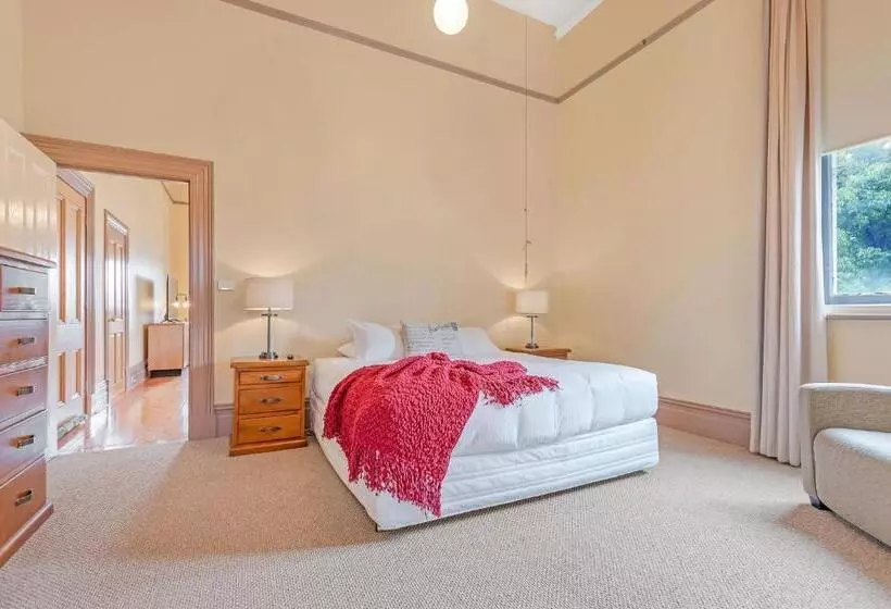 Nocleg ze śniadaniem Clocktower Suites