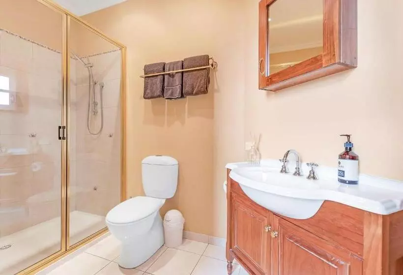 Nocleg ze śniadaniem Clocktower Suites