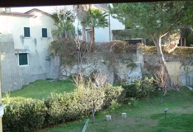 Aamiaismajoitus (B&B) La Dimora Del Borgo