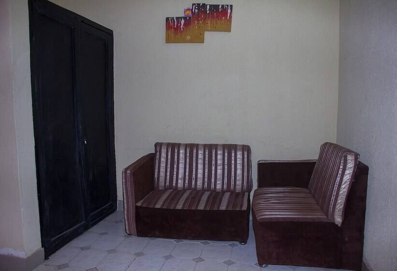 هتل Airport Budget