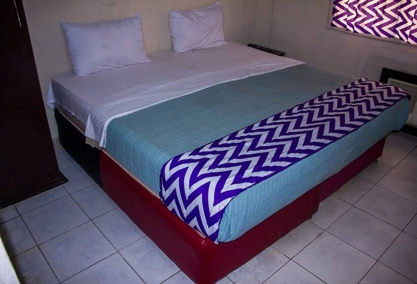 هتل Airport Budget