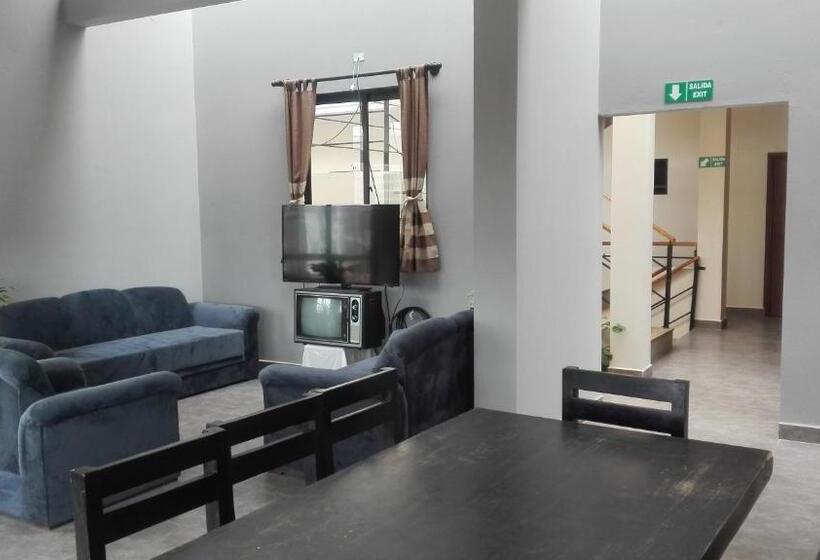 هتل Piedra Blanca Backpackers Hostel