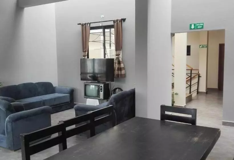 هتل Piedra Blanca Backpackers Hostel
