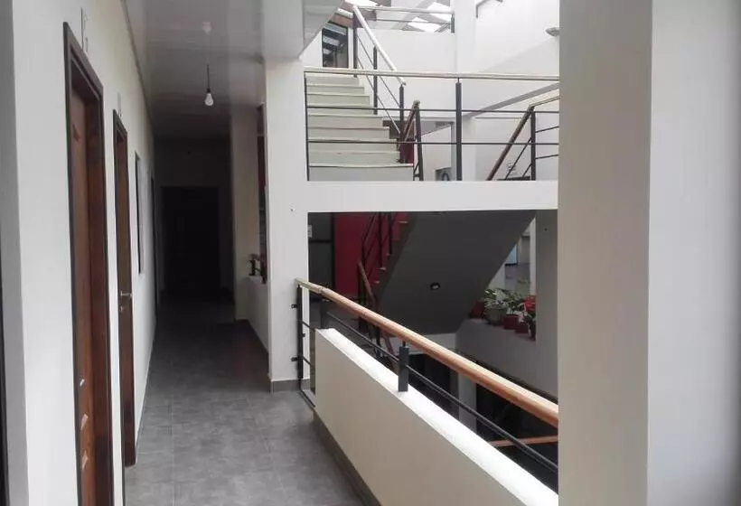 هتل Piedra Blanca Backpackers Hostel