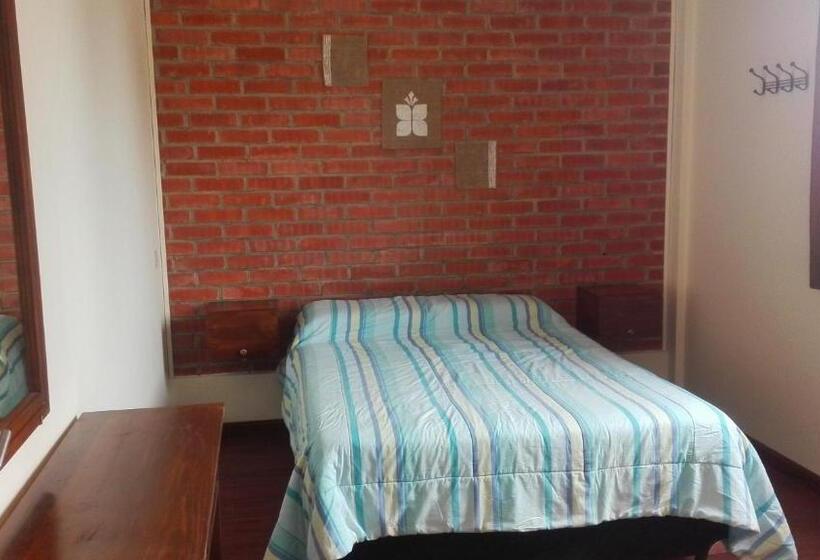 هتل Piedra Blanca Backpackers Hostel