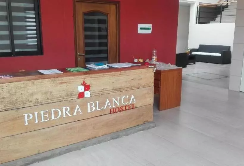 هتل Piedra Blanca Backpackers Hostel