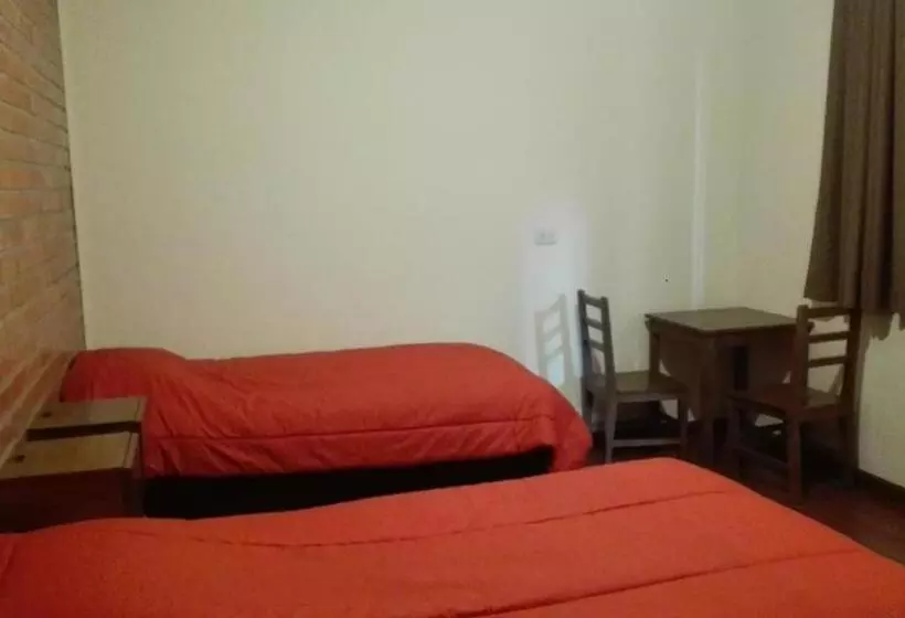 هتل Piedra Blanca Backpackers Hostel