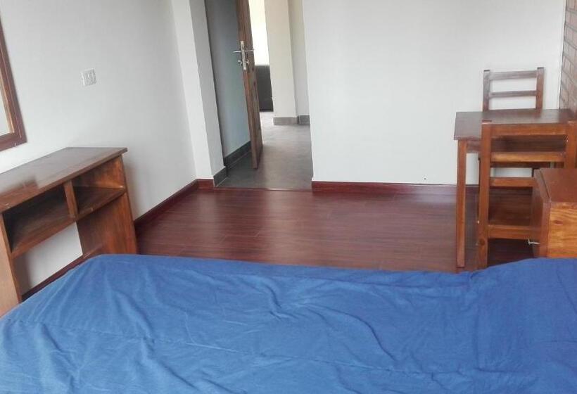 هتل Piedra Blanca Backpackers Hostel