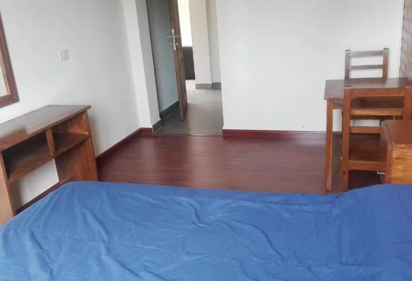 هتل Piedra Blanca Backpackers Hostel